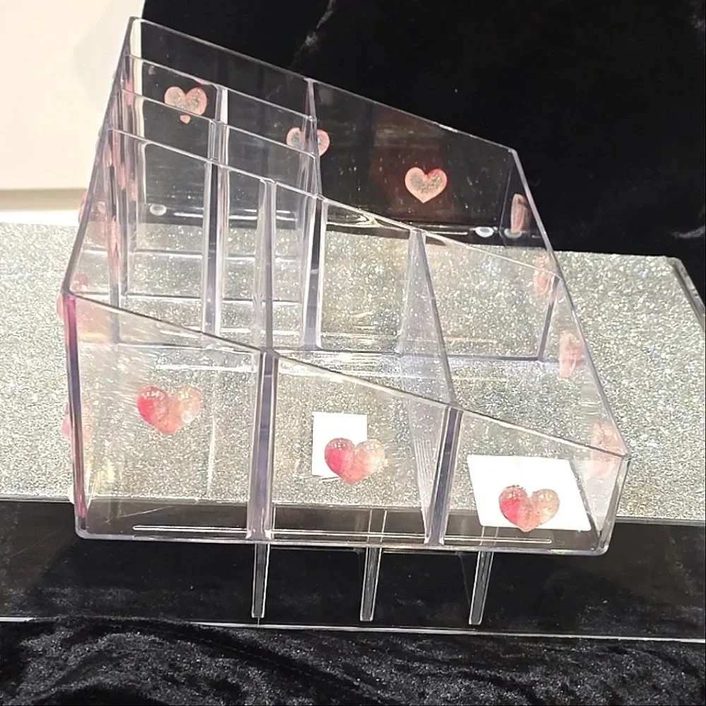At Home Clear 3D Heart-Patterned Sectioned Cosmetic‎ Organizer